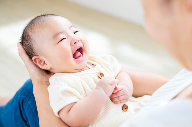 生後2ヵ月の赤ちゃんがいる部屋環境でも銀イオン水は安全で安心して使えます